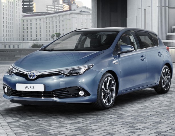 Toyota обновила универсал и хэтчбэк Auris для России